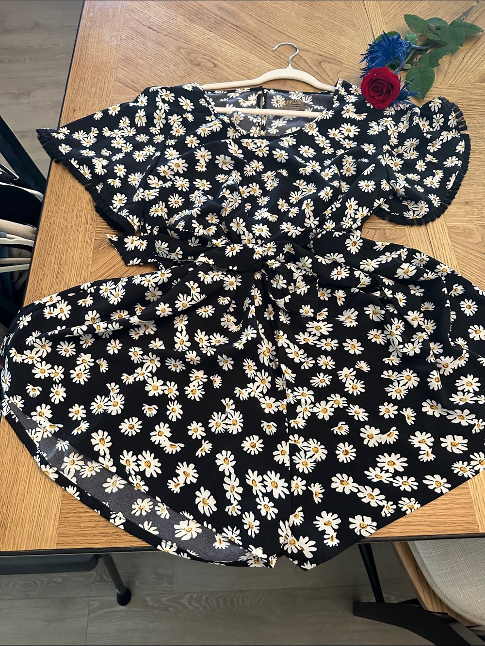 Black Daisy Print Short Romper with Puff Sleeves